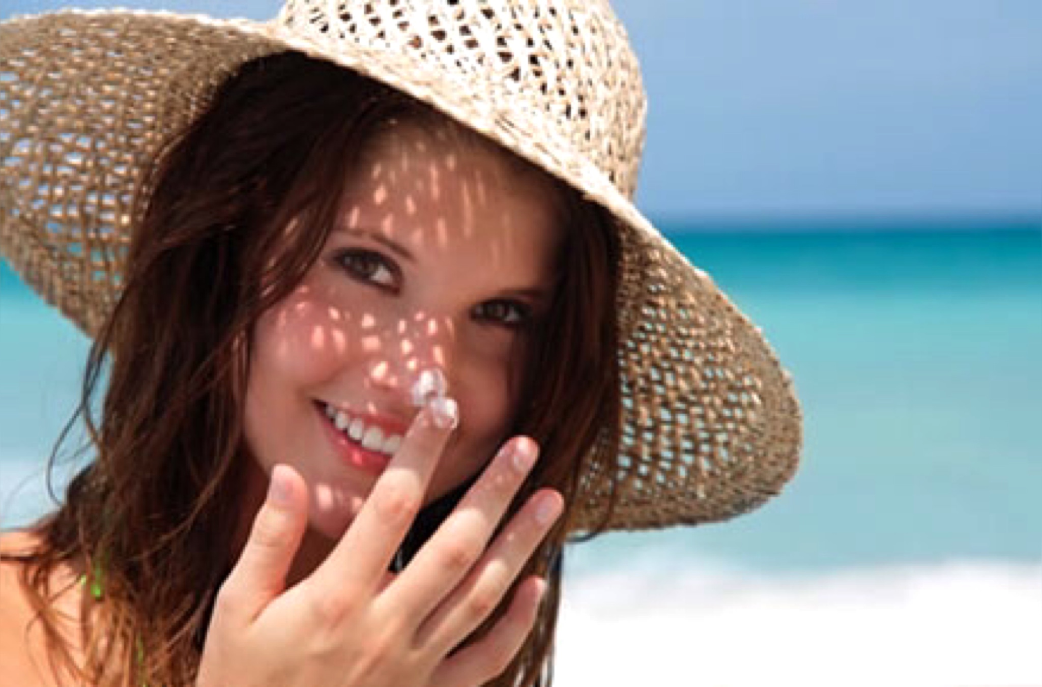 کرم ضد آفتاب برای آرایش دختران نوجوان - لوازم آرایشی مورد نیاز آرایش ساده برای دختران نوجوان